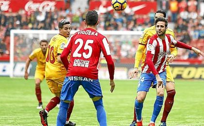 Nasri tuvo que ser cambiado en el descanso. Nasri tuvo que ser cambiado en el descanso.
