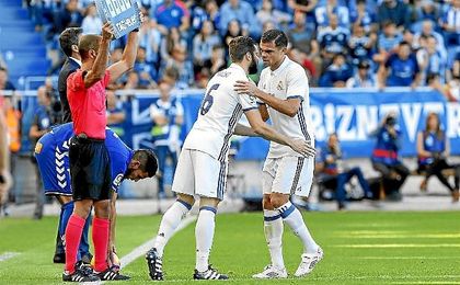 Pepe fue sustituido por Nacho ante el Alavés tras caer lesionado. Pepe fue sustituido por Nacho ante el Alavés tras caer lesionado.