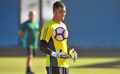 Antonio Adán confía en la continuidad de Poyet. Antonio Adán confía en la continuidad de Poyet.