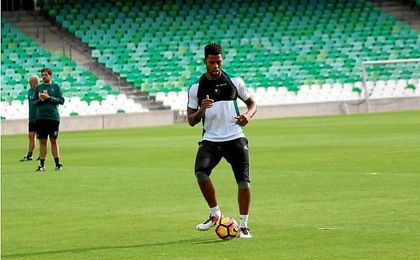 Donk parece listo para medirse al Villarreal. Donk parece listo para medirse al Villarreal.