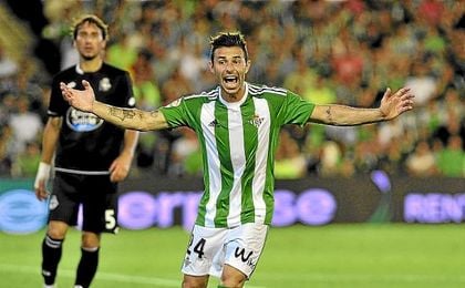 Rubén ve cómo, tras tres años y medio sin perderse un partido, Poyet medita su suplencia. Rubén ve cómo, tras tres años y medio sin perderse un partido, Poyet medita su suplencia.