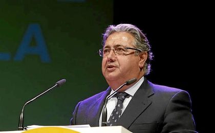Zoido ha sido diputado en la XI y XII legislaturas. Zoido ha sido diputado en la XI y XII legislaturas.