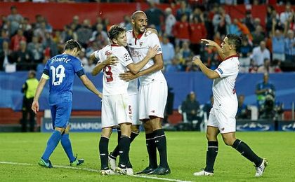 Los jugadores del Sevilla celebran uno de los cuatro goles que le endosaron el pasado miércoles al Dinamo de Zagreb. Los jugadores del Sevilla celebran uno de los cuatro goles que le endosaron el pasado miércoles al Dinamo de Zagreb.