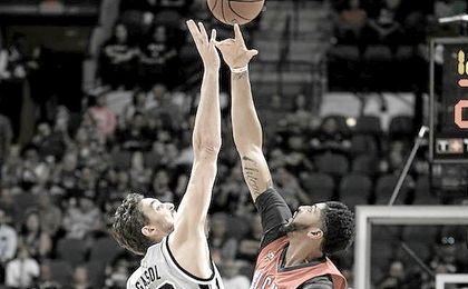 Gasol aportó ocho puntos al anotar 4 de 9 tiros de campo, capturó seis rebotes, dio dos asistencias y puso dos tapones. Gasol aportó ocho puntos al anotar 4 de 9 tiros de campo, capturó seis rebotes, dio dos asistencias y puso dos tapones.