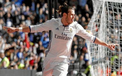 Gareth Bale, celebrando uno de los goles. Gareth Bale, celebrando uno de los goles.