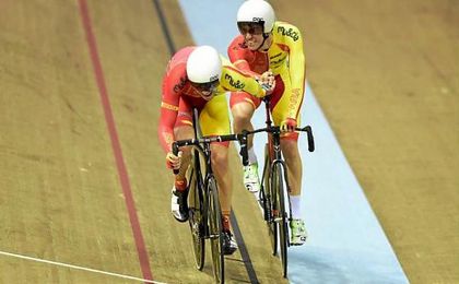 España cierra la primera competición de la Copa del Mundo con dos oros. España cierra la primera competición de la Copa del Mundo con dos oros.