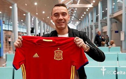 Aspas, posando con la camiseta de España. Aspas, posando con la camiseta de España.