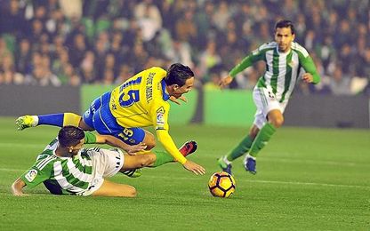 Ceballos y Petros fueron los que más balones recuperaron. Ceballos y Petros fueron los que más balones recuperaron.