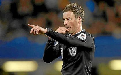 Clattenburg ha dirigido en dos ocasiones al Sevilla. Clattenburg ha dirigido en dos ocasiones al Sevilla.