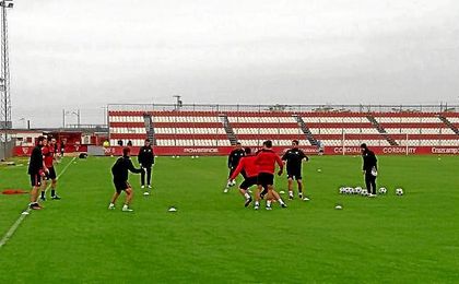 Los no titulares ayer sí entrenaron con el balón. Los no titulares ayer sí entrenaron con el balón.