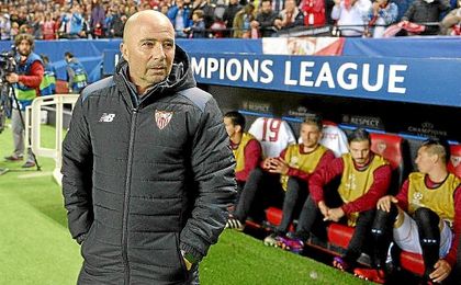 Sampaoli, en la banda del Sánchez-Pizjuán. Sampaoli, en la banda del Sánchez-Pizjuán.