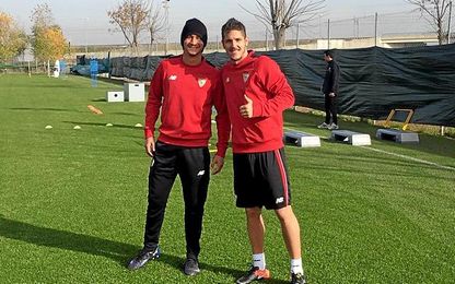Jovetic posa junto a Ganso. Jovetic posa junto a Ganso.