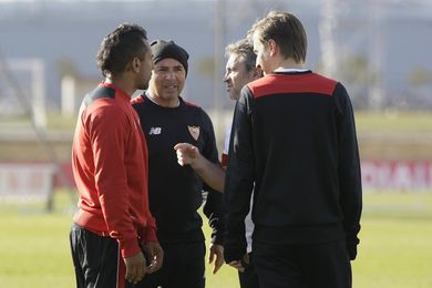 Sampaoli, Montoya, Lillo y Manna, saludándose. Sampaoli, Montoya, Lillo y Manna, saludándose.