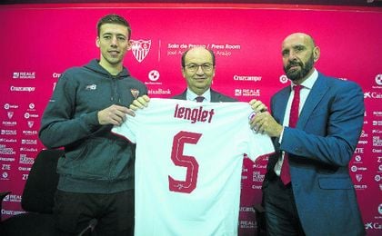 Lenglet fue el primer refuerzo invernal del Sevilla. UESyndication. Lenglet fue el primer refuerzo invernal del Sevilla. UESyndication.