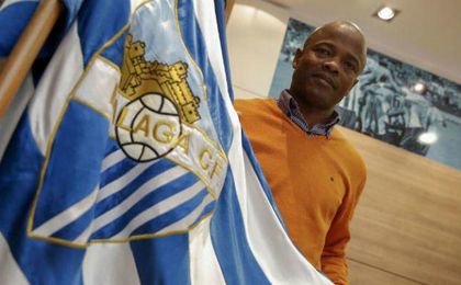 Dely Valdés regresa al Málaga como entrenador del equipo juvenil Dely Valdés regresa al Málaga como entrenador del equipo juvenil