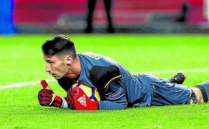 Sergio Rico volvió a ser determinante en la victoria del Sevilla. Sergio Rico volvió a ser determinante en la victoria del Sevilla.