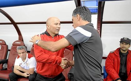 Sampaoli y Mendilibar, en el partido de Ipurua. Sampaoli y Mendilibar, en el partido de Ipurua.