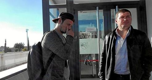 Zozulya, a su llegada a las oficinas del Rayo Vallecano. Zozulya, a su llegada a las oficinas del Rayo Vallecano.