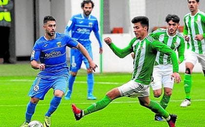 El colombiano Narváez es duda para el encuentro ante el Algeciras tras no estar ante el Cabecense la semana pasada. El colombiano Narváez es duda para el encuentro ante el Algeciras tras no estar ante el Cabecense la semana pasada.