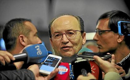 José Castro es uno de los miembros de ´Sevillistas de Nervión´. José Castro es uno de los miembros de ´Sevillistas de Nervión´.