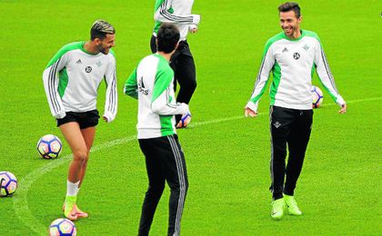 El fútbol del Betis pasa hoy por la botas de Ceballos, Pardo y Rubén Castro. El fútbol del Betis pasa hoy por la botas de Ceballos, Pardo y Rubén Castro.