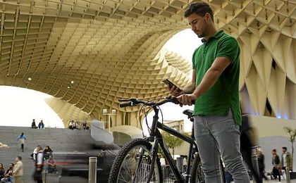 Nace en Sevilla la primera app que premia por desplazarse en bici y a pie Nace en Sevilla la primera app que premia por desplazarse en bici y a pie