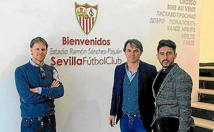 Imagen de la visita de Tom de Mul al Sánchez-Pizjuán. Imagen de la visita de Tom de Mul al Sánchez-Pizjuán.