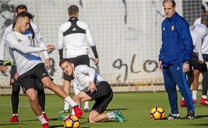 Munir, durante un entrenamiento del Valencia CF. Munir, durante un entrenamiento del Valencia CF.