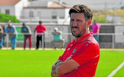 Diego Román, técnico del Gerena. Diego Román, técnico del Gerena.