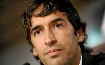 Raúl disipa todos los rumores sobre su posible vinculación al Barcelona. Raúl disipa todos los rumores sobre su posible vinculación al Barcelona.