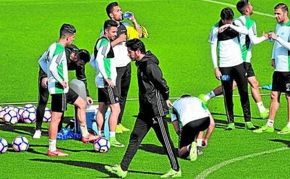 Víctor, durante una sesión de trabajo en la ciudad deportiva. Víctor, durante una sesión de trabajo en la ciudad deportiva.