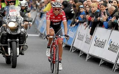 El esloveno Roglic gana en solitario una etapa estresante para Contador El esloveno Roglic gana en solitario una etapa estresante para Contador