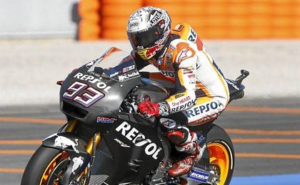 Marc Márquez ensayando en pista. Marc Márquez ensayando en pista.