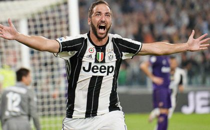 Higuaín será una de las grandes amenazas del Barcelona. Higuaín será una de las grandes amenazas del Barcelona.