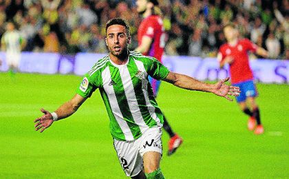 Rafa Navarro anotó en último gol de un defensa del Betis. Rafa Navarro anotó en último gol de un defensa del Betis.