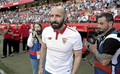 Monchi, el día de su homenaje en Nervión. Monchi, el día de su homenaje en Nervión.