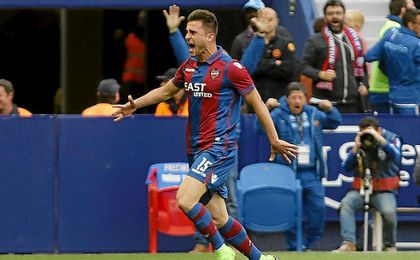 El gol de Postigo dio el ascenso al conjunto granota. El gol de Postigo dio el ascenso al conjunto granota.