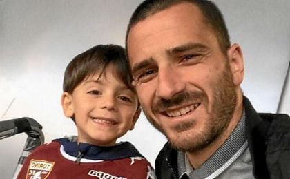 Bonucci, junto a su hijo, en el partido del Torino. Bonucci, junto a su hijo, en el partido del Torino.