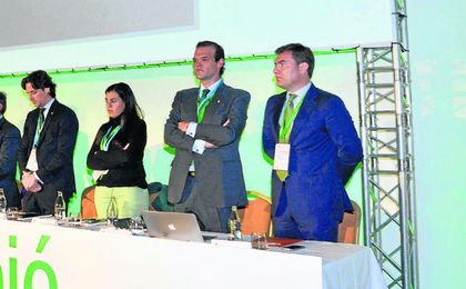 El consejero Rafael Salas, el segundo sobre estas líneas empezando por la derecha. El consejero Rafael Salas, el segundo sobre estas líneas empezando por la derecha.