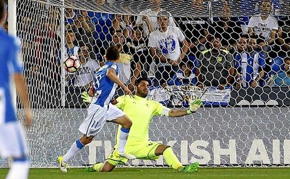 Adán pudo hacer poco en los goles. Adán pudo hacer poco en los goles.