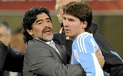 Maradona califica de "incoherente" la anulación de la sanción a Messi Maradona califica de "incoherente" la anulación de la sanción a Messi