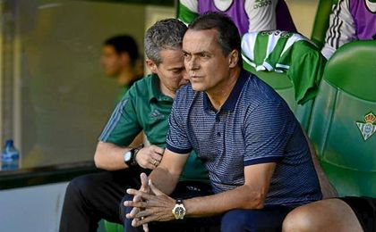 Alexis, en el banquillo del Betis. Alexis, en el banquillo del Betis.