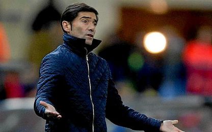 Hará una limpieza en el vestuario. Hará una limpieza en el vestuario.
