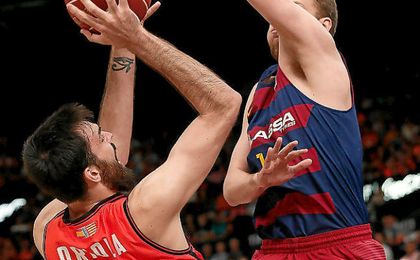 83-61: El Valencia se aprovecha de la depresión del Barcelona 83-61: El Valencia se aprovecha de la depresión del Barcelona