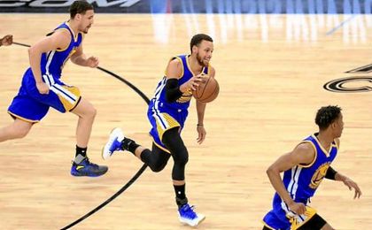 Los Warriors barren a San Antonio y vuelven a reinar en el Oeste Los Warriors barren a San Antonio y vuelven a reinar en el Oeste
