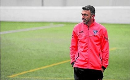 El Tomares, obligado a reinventarse El Tomares, obligado a reinventarse