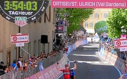 Van Garderen gana al esprint a Landa y Dumoulin sigue de 'rosa' Van Garderen gana al esprint a Landa y Dumoulin sigue de 'rosa'