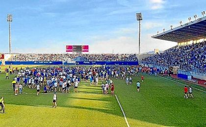 Imagen de los jugadores del Lorca celebrando el ascenso en su estadio. Imagen de los jugadores del Lorca celebrando el ascenso en su estadio.