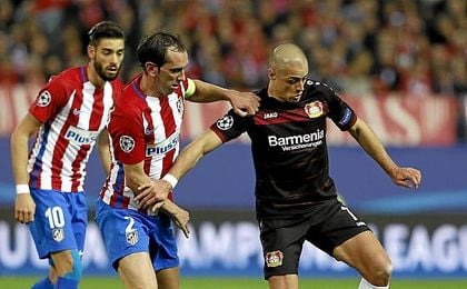 Chicharito gusta en Nervión. Chicharito gusta en Nervión.