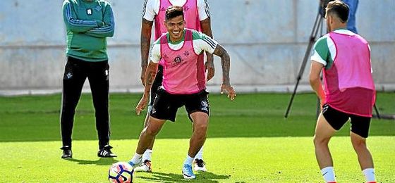 Nahuel, en un entrenamiento con el Betis. Nahuel, en un entrenamiento con el Betis.
